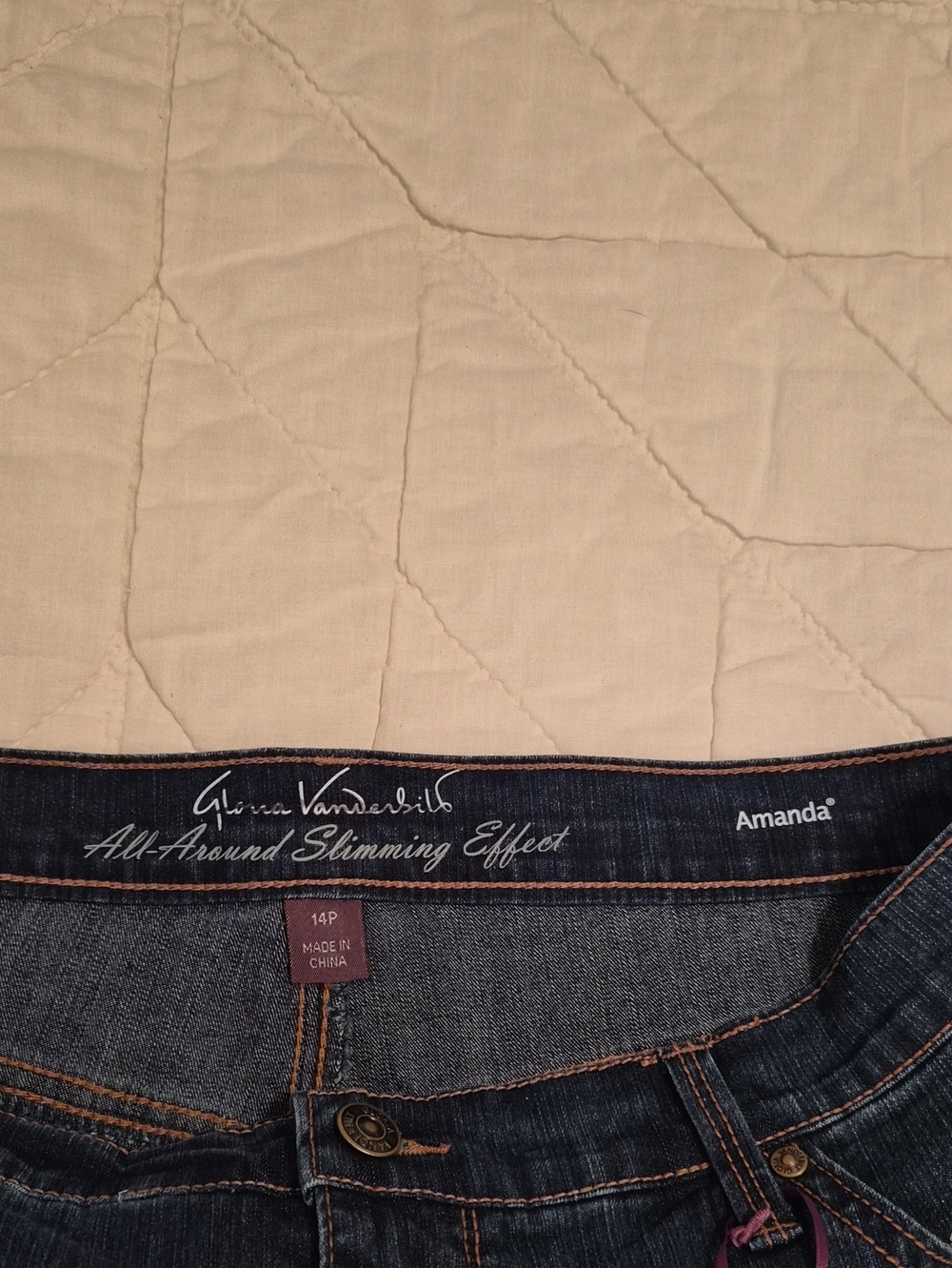 Gloria Vanderbilt Amanda Capris- Size 14 P - Picture 7 of 11